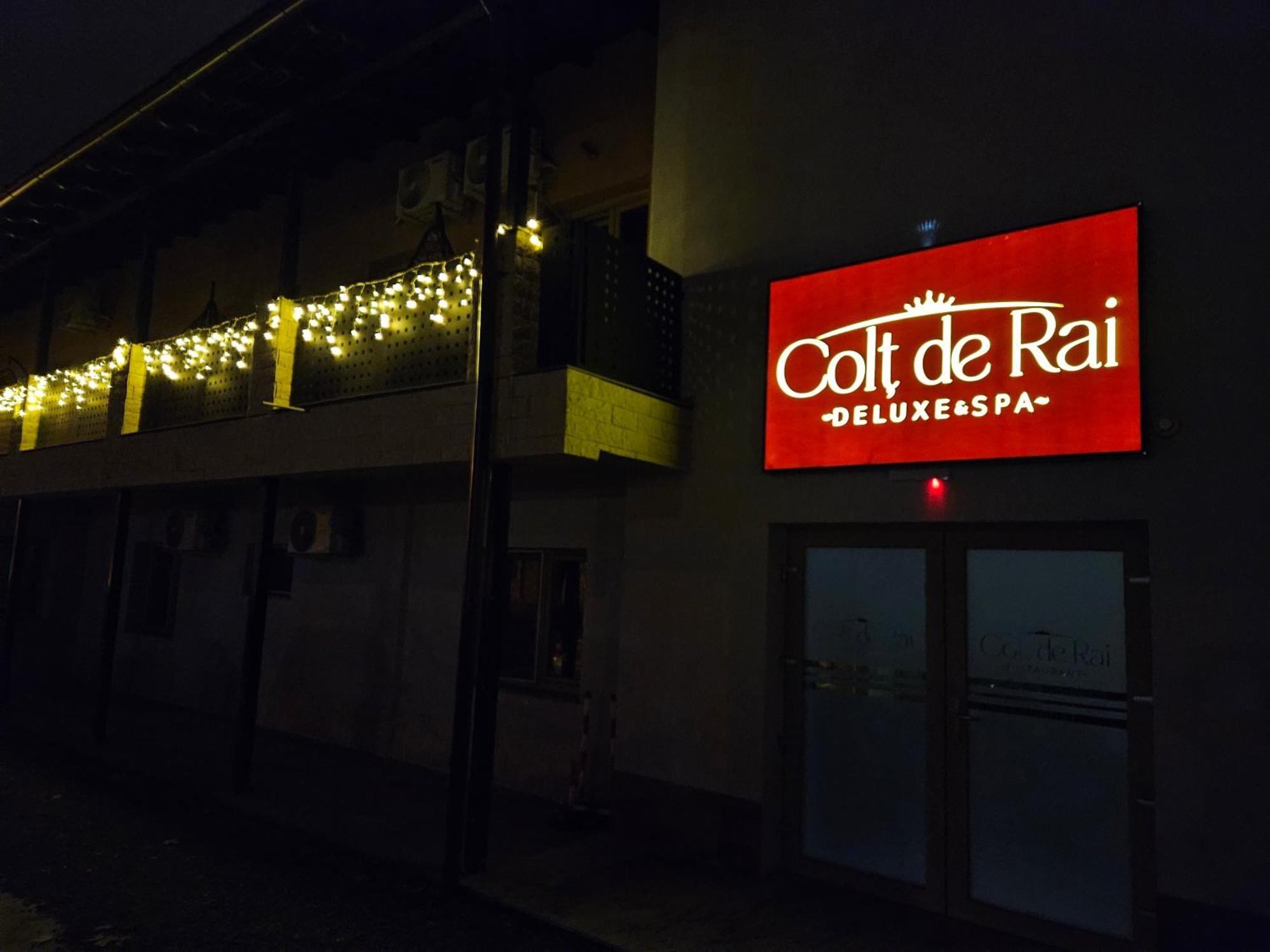 Hotel Colt De Rai Resita Exteriér fotografie