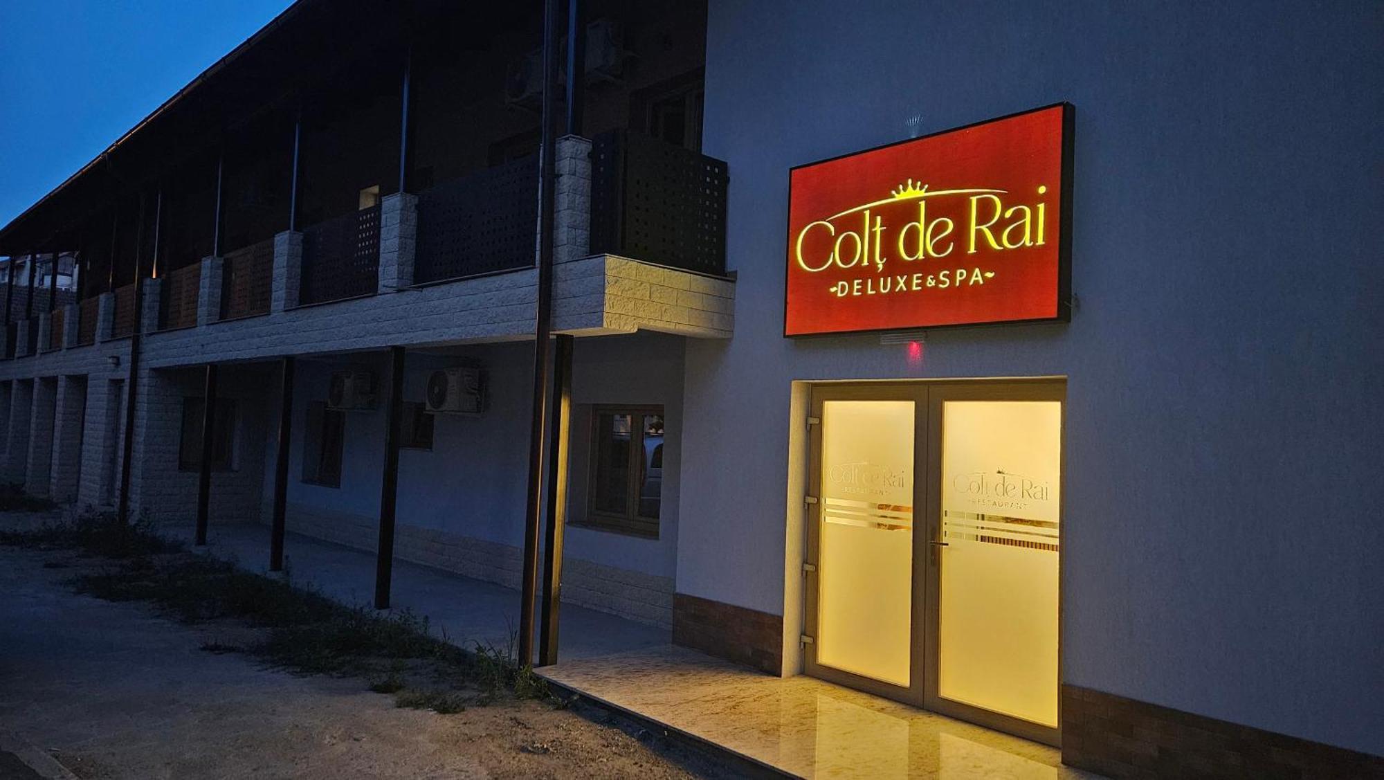 Hotel Colt De Rai Resita Exteriér fotografie
